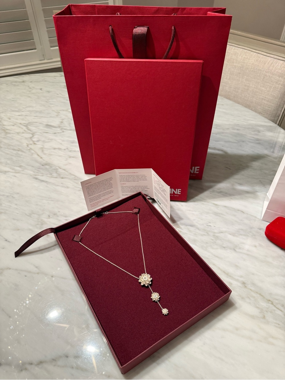 DALIA THREE FLOWER
NECKLACE
